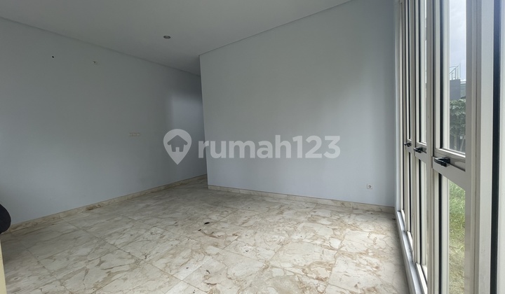 Dijual Rumah Pik Crown Golf Hoek SHM 2