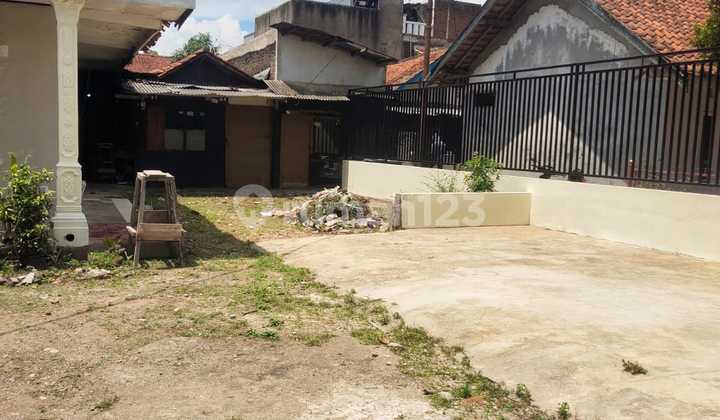 For Rent Rare House in Darwati Area, Corner Position, Spacious Parking, Suitable for Mbg in Darwati Area. 2