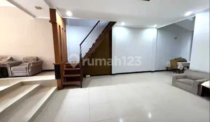 Dijual Rumah Eksklusif di Setraduta