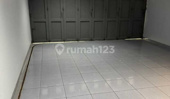 Disewakan Rumah Elegant di Daerah Setraduta 2