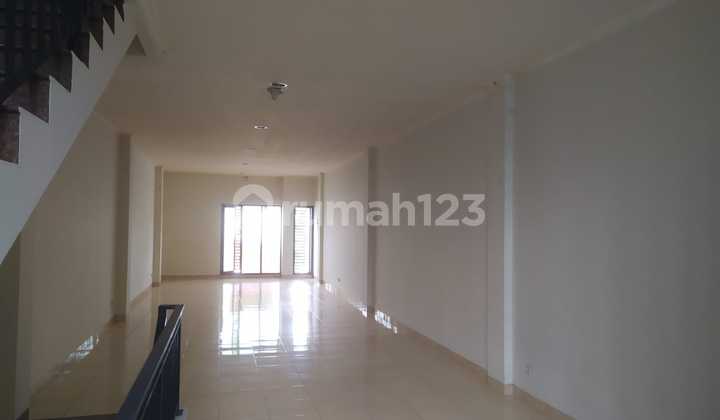 For Rent: 3-Story Shophouse in Sarijadi Commercial Area