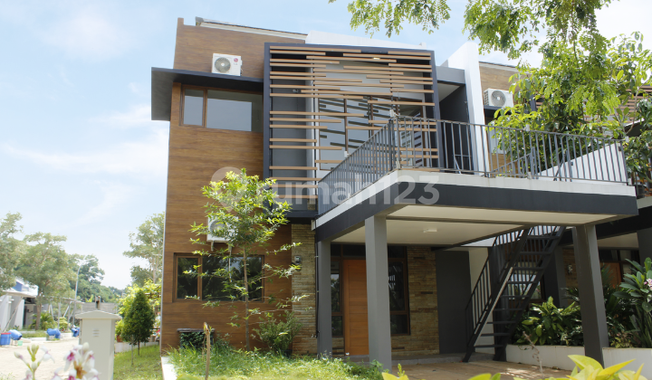 Rumah 2 Lantai Lokasi Strategis Hanya 5 Menit ke Tol Cikampek 2