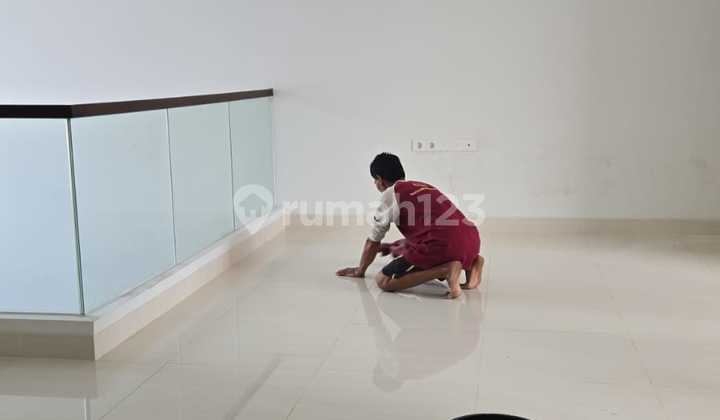 Rumah 2 Lantai di Cluster Emily Summarecon Tepat Sebelah Club House 2