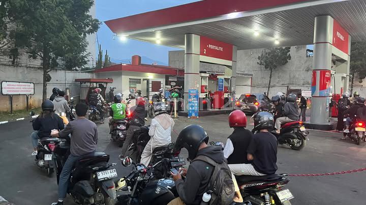 Business Space Still an Active Gas Station in Suci Bandung Business Space Still an Active Gas Station in Suci Bandung