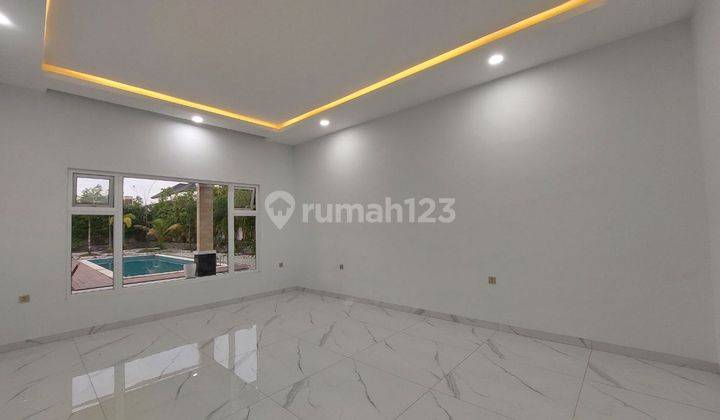 Dijual Rumah Sudut Luas 1800m2 dengan Private Swimming Pool SHM 2