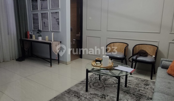 Rumah Minimalis 3 Lantai dengan Lift Full Furnished di Sayap Setrasari 2