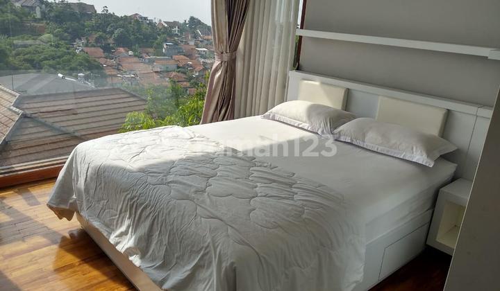 Rumah Asri View Indah dengan Kolam Renang di Dago Resort