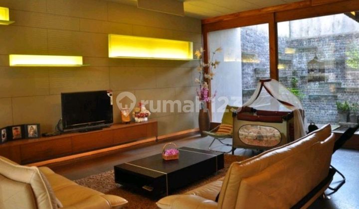 Rumah Karya Arsitek Ternama Ditengah Kota 1