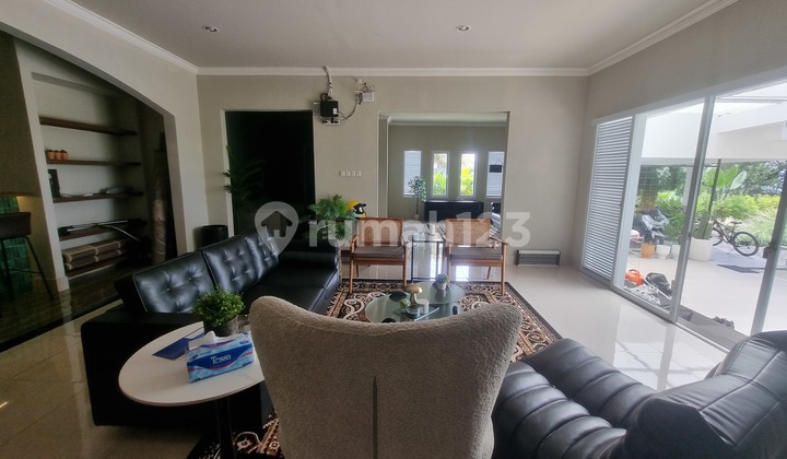 Rumah 1 Lantai Luas Halaman Lega View Pepohonan di Setiabudi Bandung