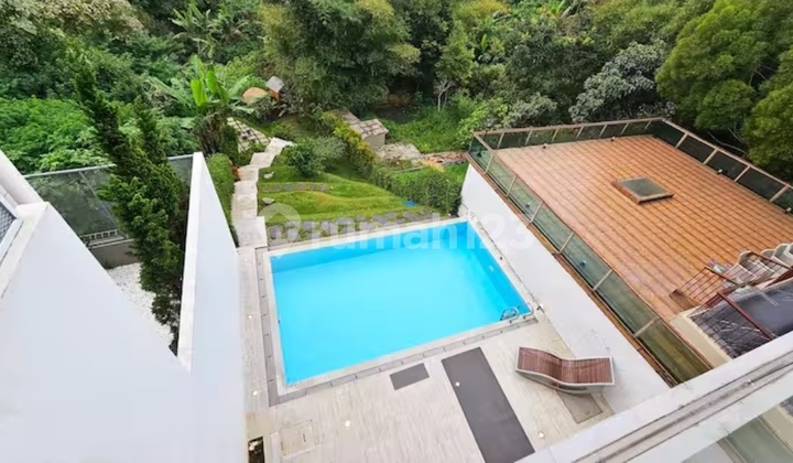 Villa dengan Backyard Luas dan Instagramable di Dago Villa dengan Backyard Luas dan Instagramable di Dago