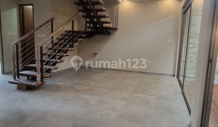 Rumah Baru Dengan View Golf Dan Perkotaan Di Cigadung 2