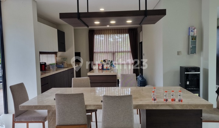 Rumah Mewah dengan Kolam Renang Harga Menarik di Setiabudi Bandung