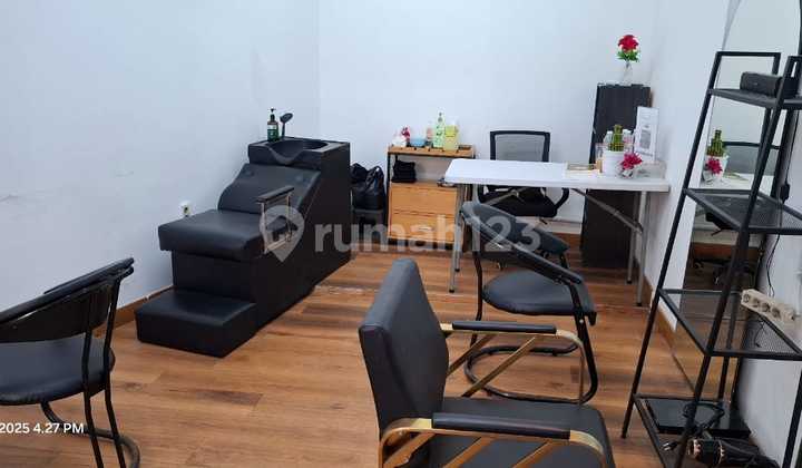 For Rent 2-Story Shop House Former Salon Suitable for Business Strategic Location at Garuda Jembatan Lima 2