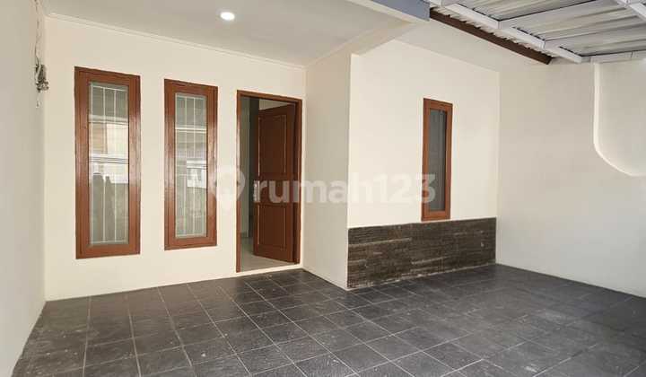 Disewakan Rumah Harga Ekonomis di Tanjung Duren Jakarta Barat Jalan 2 Mobil Jarang Ada Unit Langka