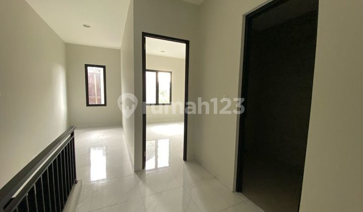 Dijual Rumah Baru 5X25 di Meruya Jakarta Barat LB 200M 2