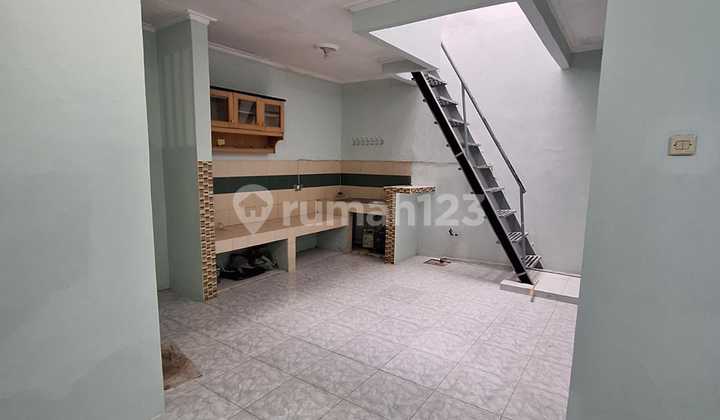 For Rent 1½ Story House 6X15m² in Citra 3, West Jakarta 2