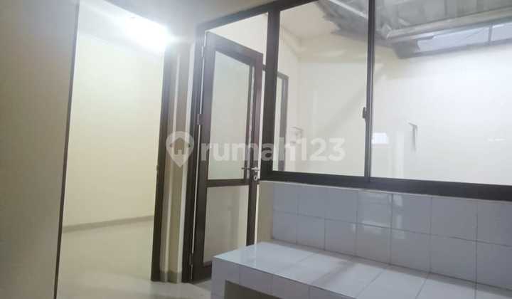 Disewakan Rumah Casa Jardin 6X15m² 2 Lantai di Jakarta Barat Siap Huni Bebas Banjir 2