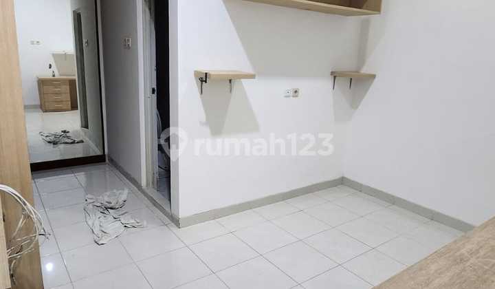 For Rent 4-Story House in Jelambar Minimum Lease 2 Years 2