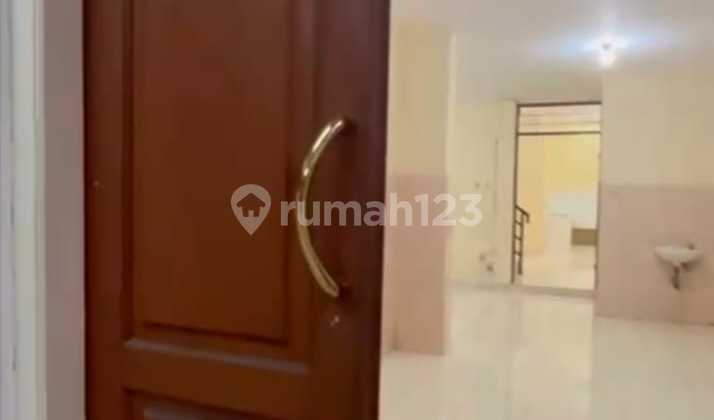 For Rent 6X20m² 2-Story House in Taman Palem Lestari West Jakarta Flood-Free 2
