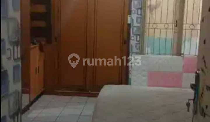 Disewakan Rumah 2 Lantai di Taman Palem Lestari Jakarta Barat Disewakan Rumah 2 Lantai di Taman Palem Lestari Jakarta Barat