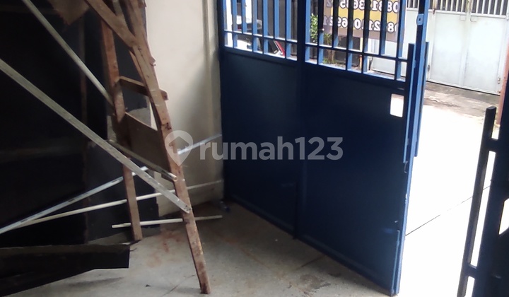 Disewakan Rumah 1½ Lantai di Teluk Gong4 Kamar Tidur, Ukuran 6 X 15M² 2