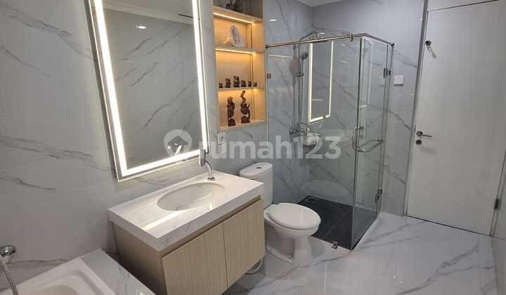 Disewakan Unit Apartemen Crown Court Executive Condominium Luas 79m2 Furnished 2