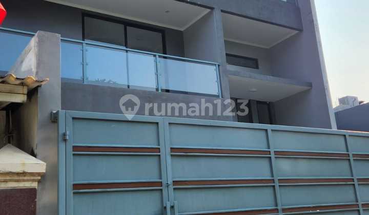 Dijual Cepat Rumah Baru di Taman Surya 5 Harga B U di Bawah Harga Pasaran dan Ada Kolam Renang 2