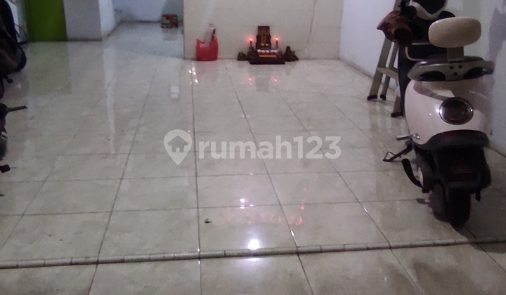 House. 3½ Floors in Jelambar, West Jakarta, Strategic Location and Flood-Free House, Ready for Mortgage.