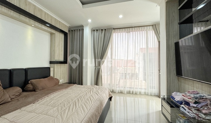 Rumah Hoek 3Lt Siap Pakai Duri Kepa Dekat Tanjung Duren Jakarta Barat