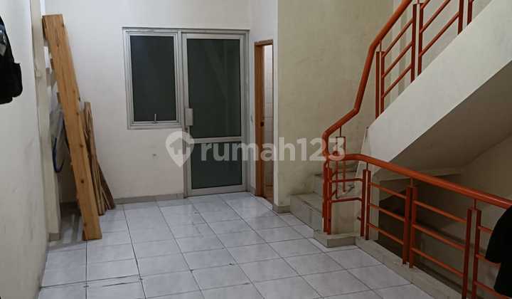 For Rent 2-Story Shop House in Taman Surya V, West Jakarta Strategic Location Close to Mall and School Suitable for Business 2