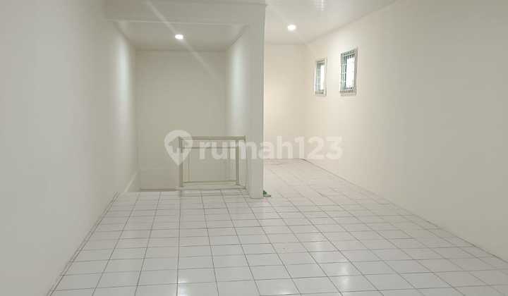 For Rent: 1000 Taman Palem Lestari Shop House Unit, Affordable, Tidy, and Ready to Occupy, Immediate Business Opportunity in West Jakarta, Strategic Location Near Toll Road Access to the Airport 2