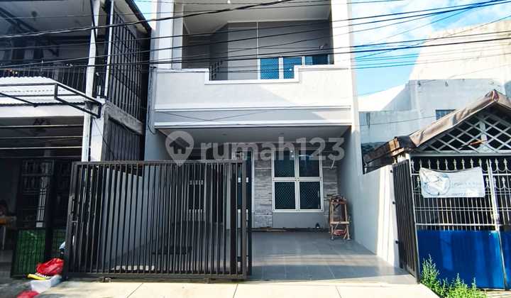 Rumah Cantik Citra 1 Luas 6X20m² Full Renov Bangunan Lebih Tinggi Dari Jalan dan Carport 2 Mobil
