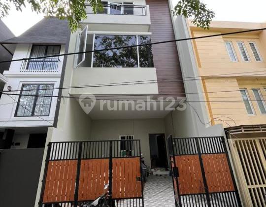 Dijual Rumah Baru 3 Lantai di Duri Kepa Jakarta Barat Dekat dengan Tanjung Duren Lokasi Sangat Strategis Dijual Rumah Baru 3 Lantai di Duri Kepa Jakarta Barat Dekat dengan Tanjung Duren Lokasi Sangat Strategis