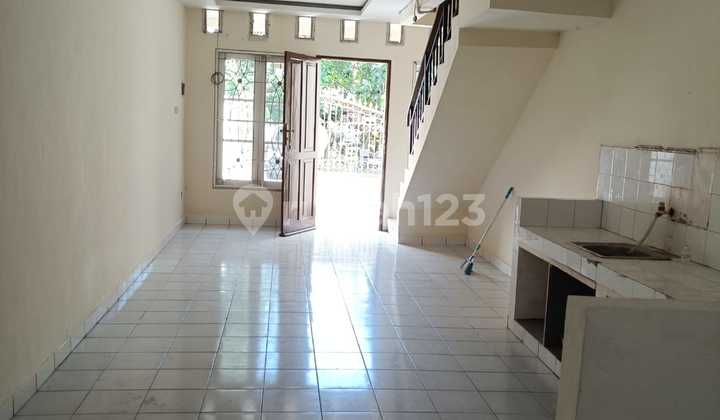 For Rent: Taman Palem Lestari House, Strategic Location in West Jakarta