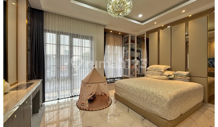 Rare Offer, Prestigious House in Jelambar, West Jakarta, LB 175M²