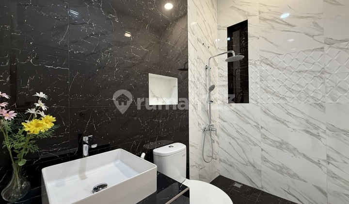 Penawaran Langka, Rumah Prestisius di Jelambar, Jakarta Barat, LB 175M² 2