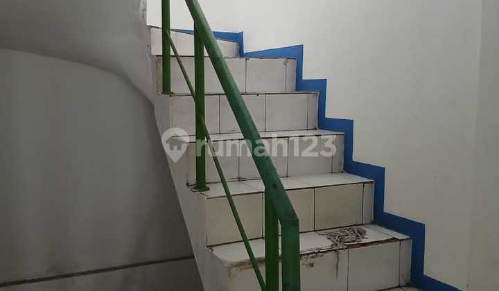 For Rent 3½ Storey Shop House in Palem Lestari, West Jakarta, Suitable for Tutoring Centers, Offices, and Street Food Businesses, Lively and Bustling Area. 2