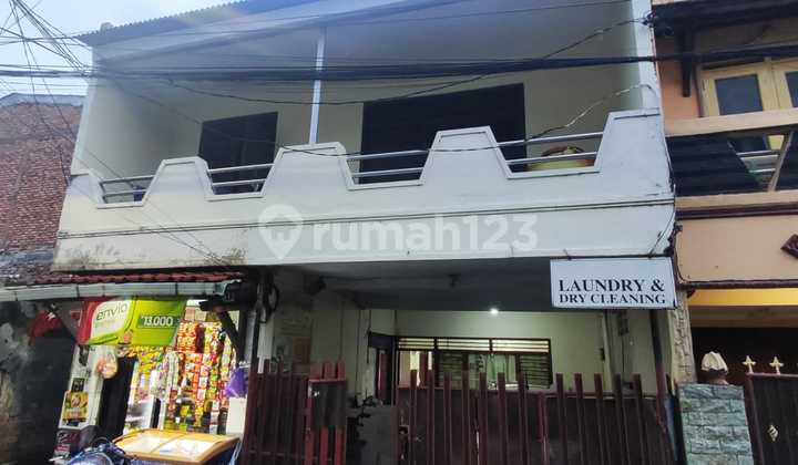 DIJUAL CEPAT RUMAH 2 Lt DI SAYAP KEMAYORAN, JAKARTA PUSAT DKI-strategis   >>M