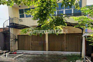 Shop / Business Space in Semarang, Prime Location, Bustling Area Shop / Business Space in Semarang, Prime Location, Bustling Area