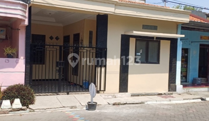 East Semarang House Near Toll Road 3 Bedrooms 1