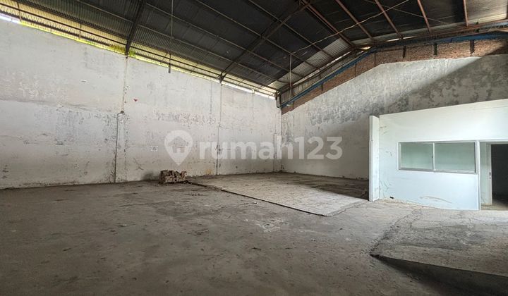 Akses Container Tengah Kota Parkir Luas 2