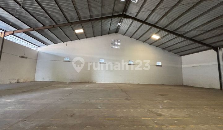 Akses Kontainer Gudang Tengah Kota 1