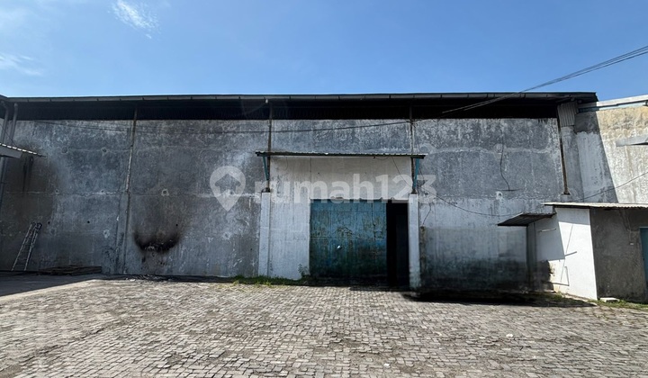 Akses Container Tengah Kota Parkir Luas 1