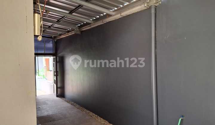 Near the Soegijopranoto Catholic University Medicine Bsb, needs minimal renovation. 2