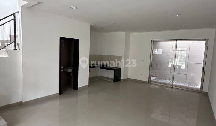 DISEWAKAN RUMAH DI PIK2, UKURAN 6x15, HADAP UTARA, TERMURAH 