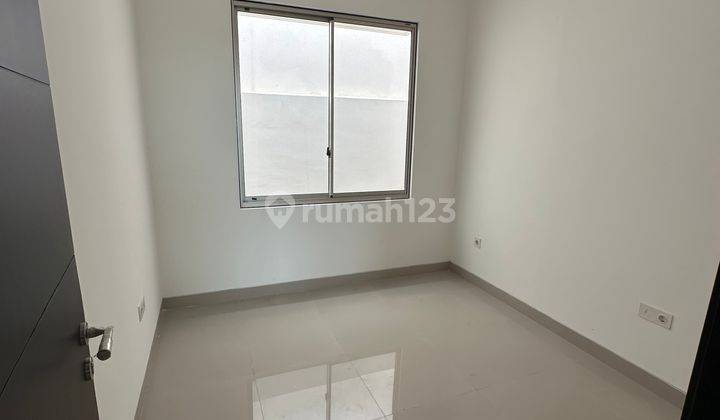 DISEWAKAN RUMAH DI PIK2, UKURAN 6x15, HADAP UTARA, TERMURAH 