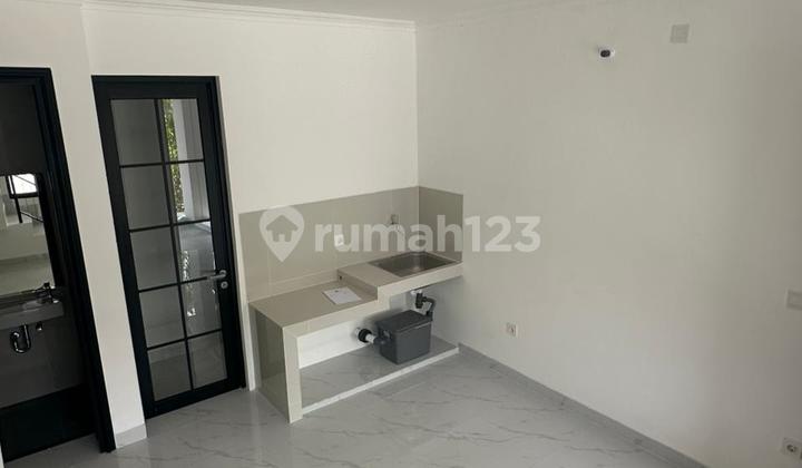 Rumah Sewa Full Balcony di Pik 2, Uk 4,5 X 10, Brand New, Siap Huni 2