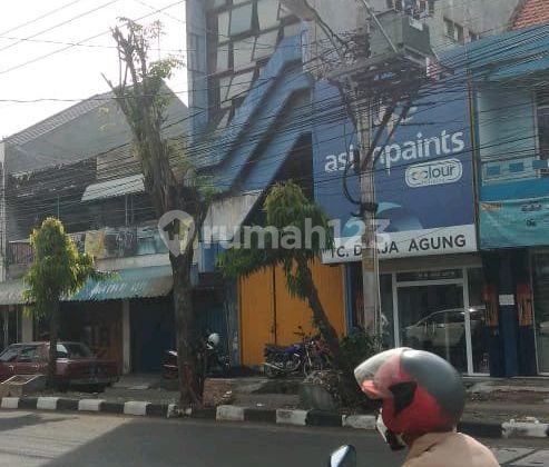 4 Lantai, Didaerah Pertokoan Pusat Kota dan Daerah Bisnis. 2
