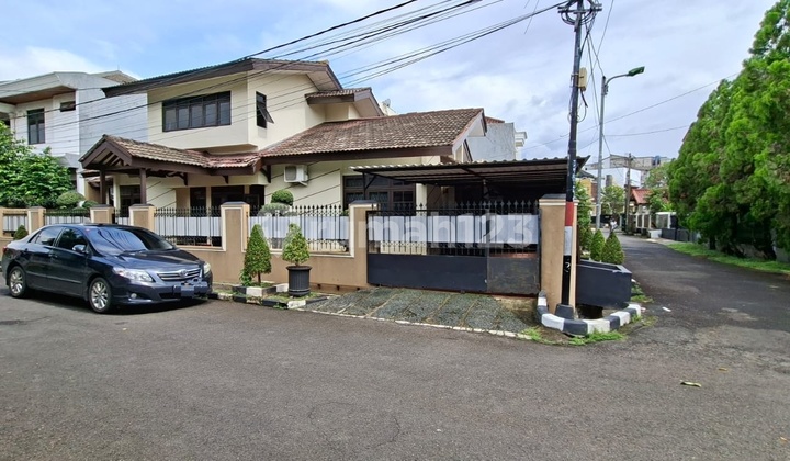 Ready-to-Occupy House in a Complex, Strategic Location "Heok", Flood-Free, Safe & Comfortable Environment, Pondok Kelapa Area, Billy Moon, East Jakarta. 2