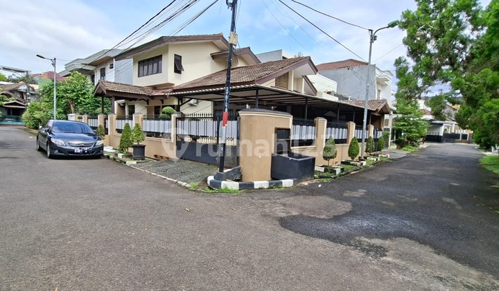 Ready-to-Occupy House in a Complex, Strategic Location "Heok", Flood-Free, Safe & Comfortable Environment, Pondok Kelapa Area, Billy Moon, East Jakarta. Ready-to-Occupy House in a Complex, Strategic Location "Heok", Flood-Free, Safe & Comfortable Environment, Pondok Kelapa Area, Billy Moon, East Jakarta.